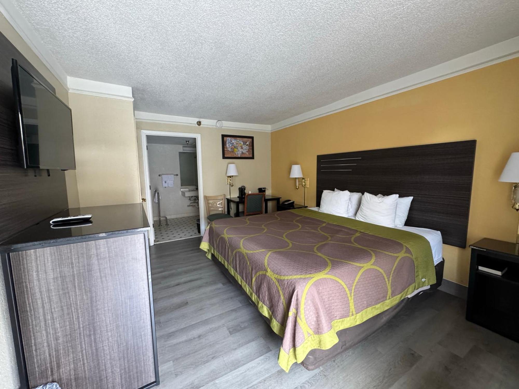 Super 8 By Wyndham Savannah Exterior foto
